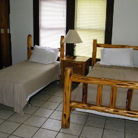 בנדרה River Front Motel מראה חיצוני תמונה