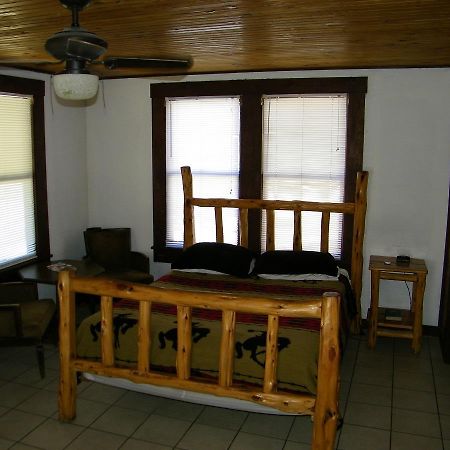 בנדרה River Front Motel מראה חיצוני תמונה