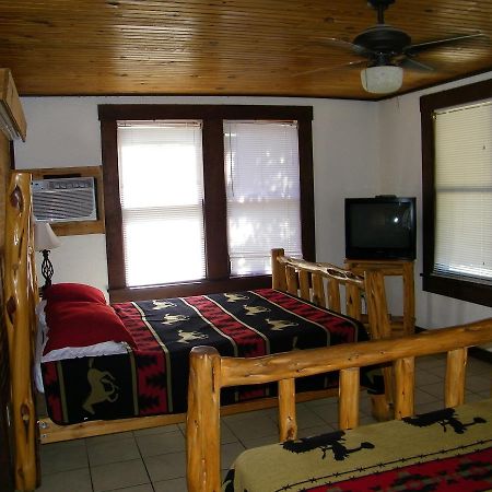 בנדרה River Front Motel מראה חיצוני תמונה