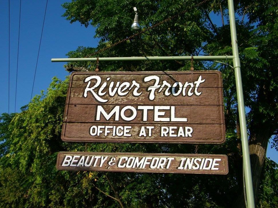 בנדרה River Front Motel מראה חיצוני תמונה